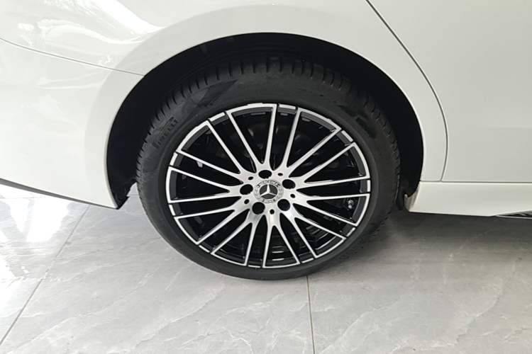 Used Mercedes-Benz C-Class 2024 Restyled C 200 L Sport Edition Right Rear Wheel Hub