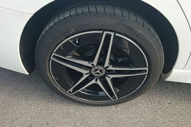 Used Mercedes-Benz C-Class 2024 Second Facelift C 260 L Starry Night Sport Edition Right Rear Wheel Hub
