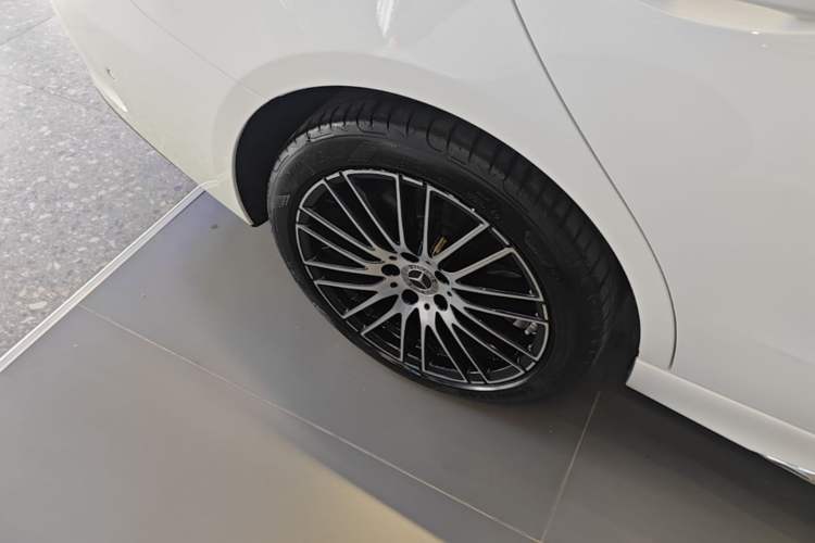 Used Mercedes-Benz C-Class 2024 Restyled C 260 L Sport Edition Right Rear Wheel Hub