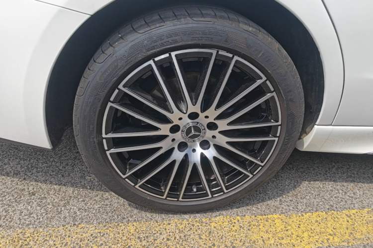 Used Mercedes-Benz C-Class 2024 Restyled C 260 L Sport Edition Right Rear Wheel Hub