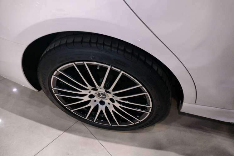 Used Mercedes-Benz C-Class 2024 Restyled C 260 L Sport Edition Right Rear Wheel Hub