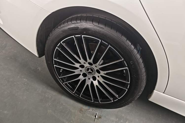 Used Mercedes-Benz C-Class 2024 C 200 L Sport Edition Right Rear Wheel Hub