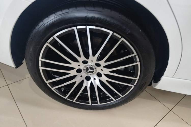 Used Mercedes-Benz C-Class 2024 Second Facelift C 260 L Sport Edition Right Rear Wheel Hub