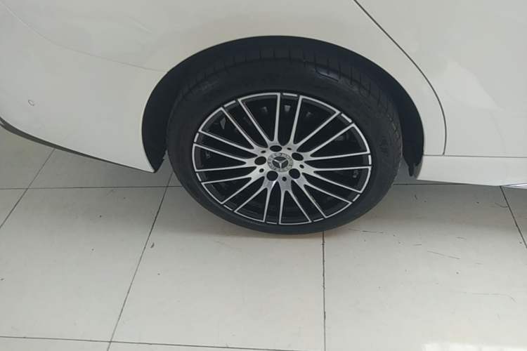 Used Mercedes-Benz C-Class 2024 Restyled C 260 L Sport Edition Right Rear Wheel Hub