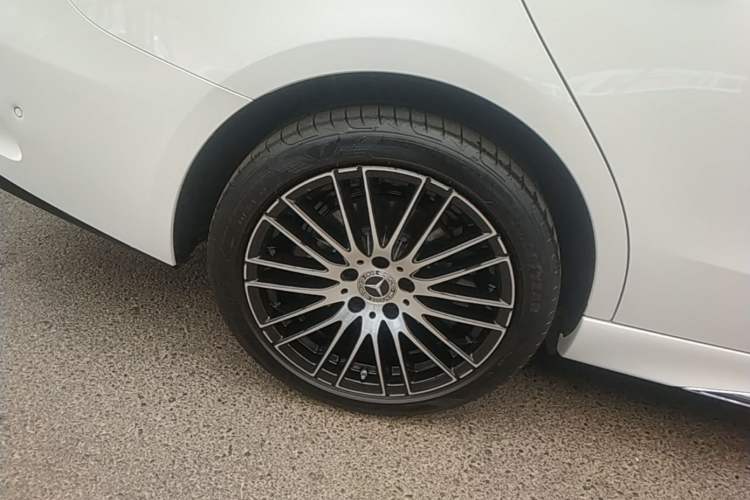 Used Mercedes-Benz C-Class 2024 Restyled C 260 L Sport Edition Right Rear Wheel Hub