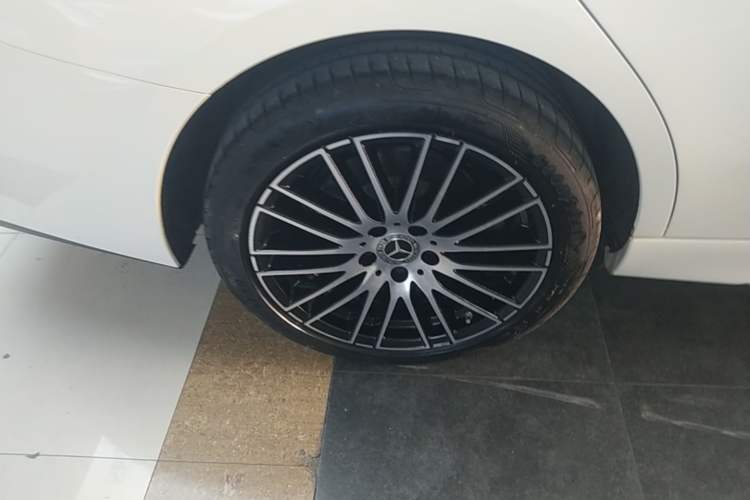Used Mercedes-Benz C-Class 2024 C 200 L Sport Edition Right Rear Wheel Hub