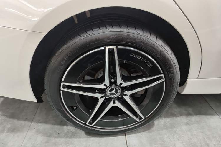 Used Mercedes-Benz C-Class 2024 Facelifted C-Class 260 L Night Edition Sports Version Right Rear Wheel Hub