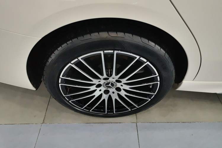 Used Mercedes-Benz C-Class 2024 Restyled C 260 L Sport Edition Right Rear Wheel Hub