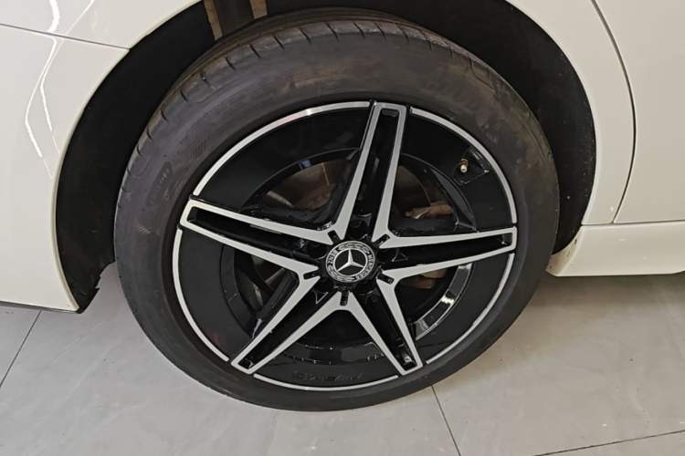 Used Mercedes-Benz C-Class 2024 Facelifted C-Class 260 L Night Edition Sports Version Right Rear Wheel Hub