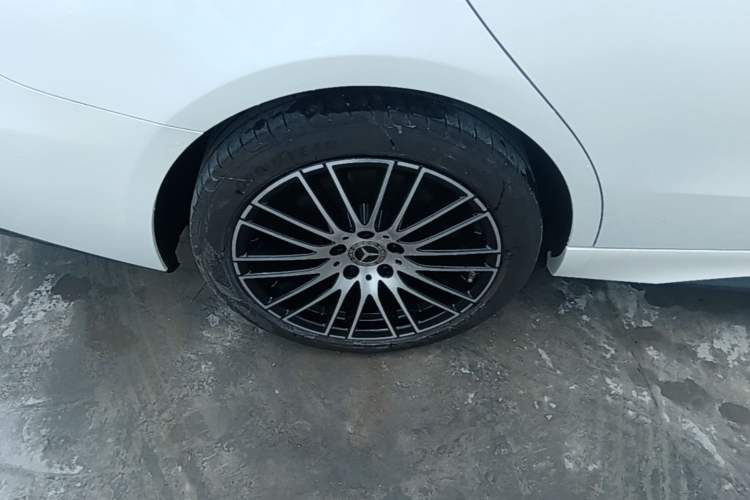 Used Mercedes-Benz C-Class 2024 Restyled C 260 L Sport Edition Right Rear Wheel Hub