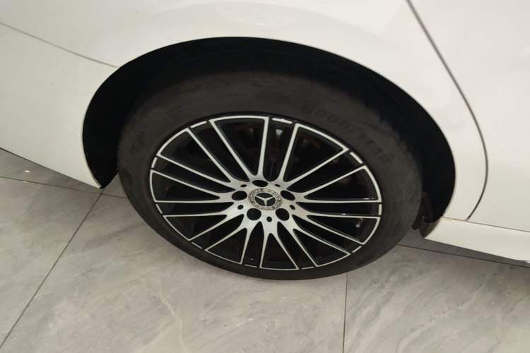 Used Mercedes-Benz C-Class 2024 Second Facelift C 260 L Sport Edition Right Rear Wheel Hub