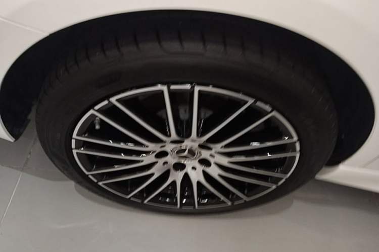 Used Mercedes-Benz C-Class 2024 Restyled C 260 L Sport Edition Right Rear Wheel Hub