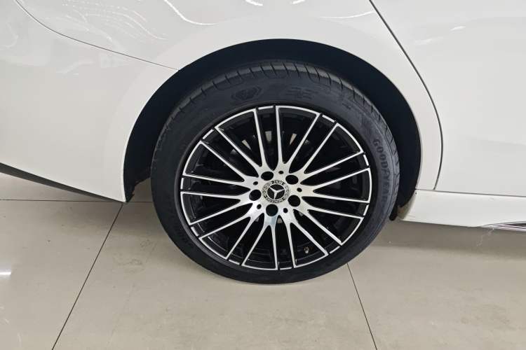 Used Mercedes-Benz C-Class 2024 Restyled C 260 L Sport Edition Right Rear Wheel Hub
