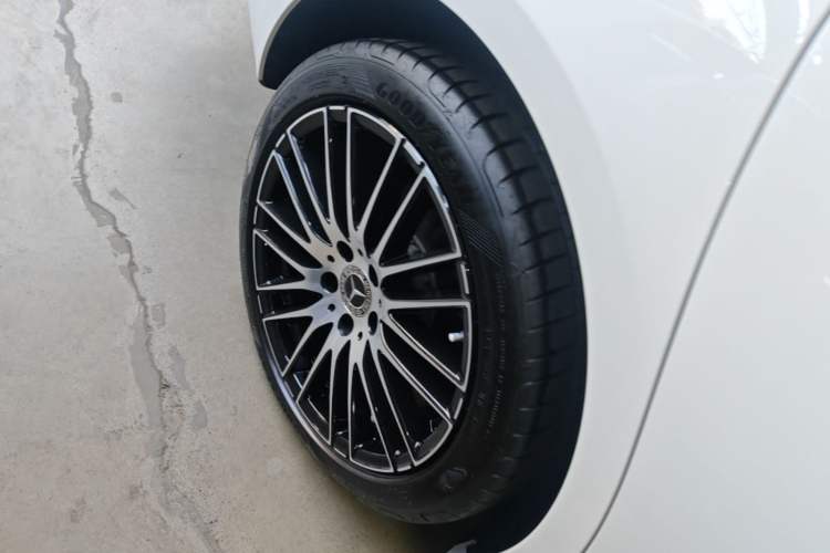 Used Mercedes-Benz C-Class 2024 Restyled C 260 L Sport Edition Right Rear Wheel Hub