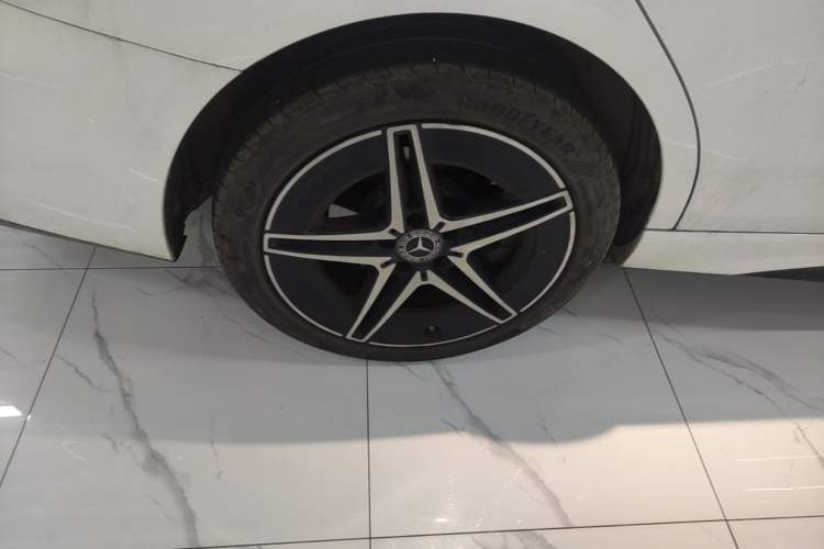 Used Mercedes-Benz C-Class 2024 Facelifted C-Class 260 L Night Edition Sports Version Right Rear Wheel Hub