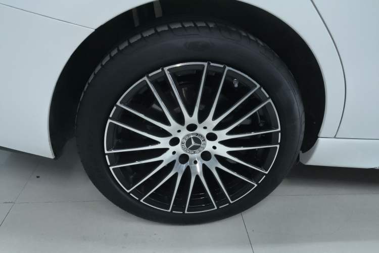 Used Mercedes-Benz C-Class 2024 C 260 L Sport Edition Right Rear Wheel Hub