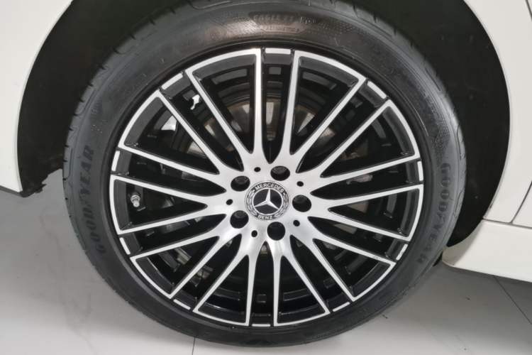 Used Mercedes-Benz C-Class 2024 Restyled C 260 L Sport Edition Right Rear Wheel Hub