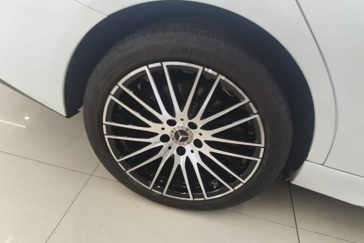 Used Mercedes-Benz C-Class 2024 C 260 L Sport Edition Right Rear Wheel Hub
