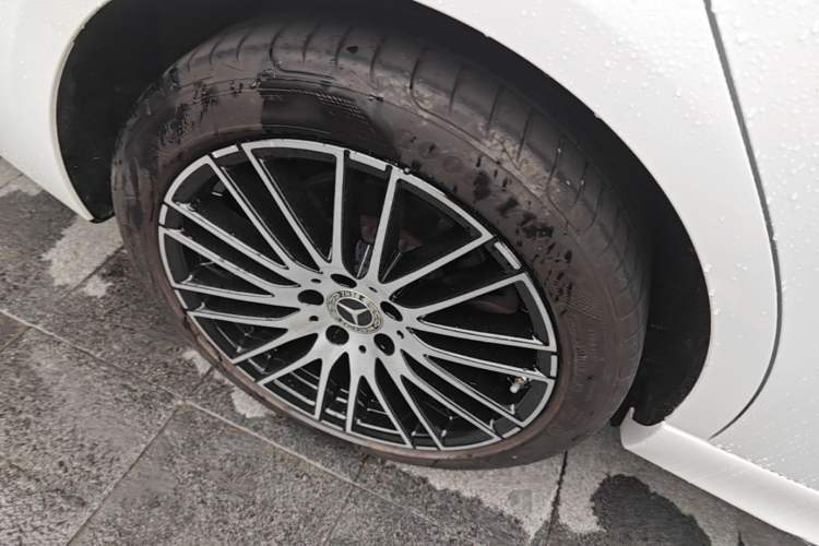 Used Mercedes-Benz C-Class 2024 Restyled C 260 L Sport Edition Right Rear Wheel Hub