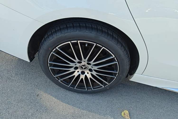 Used Mercedes-Benz C-Class 2024 Restyled C 260 L Sport Edition Right Rear Wheel Hub