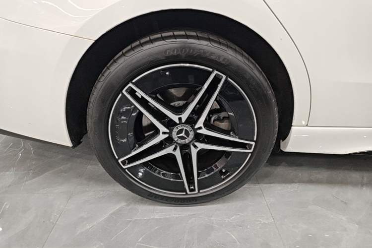 Used Mercedes-Benz C-Class 2024 Facelift C 260 L Night Edition Sport Version Right Rear Wheel Hub