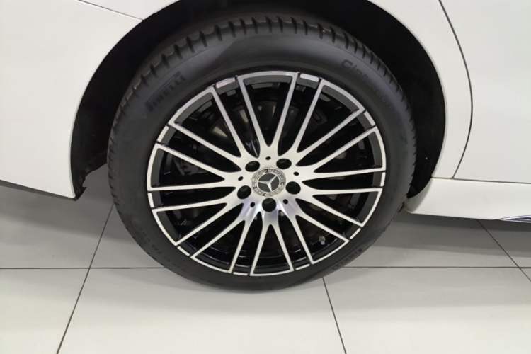 Used Mercedes-Benz C-Class 2024 Restyled C 260 L Sport Edition Right Rear Wheel Hub