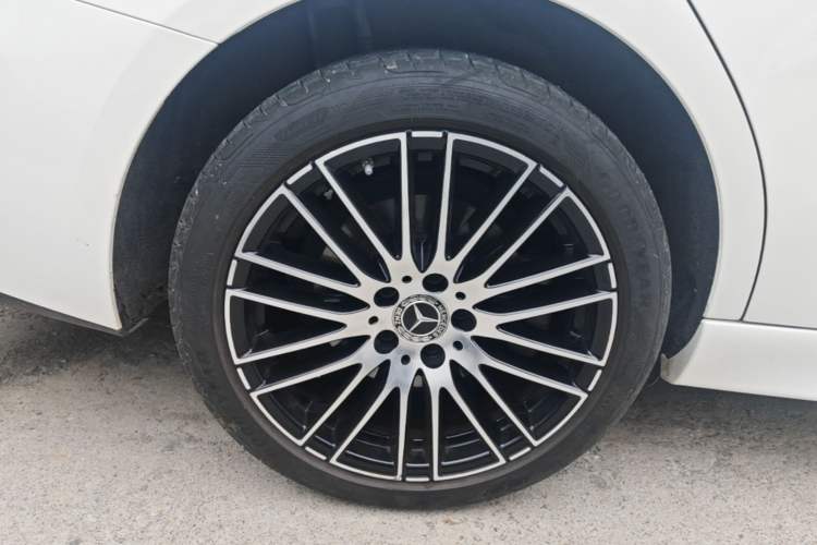 Used Mercedes-Benz C-Class 2024 Restyled C 260 L Sport Edition Right Rear Wheel Hub