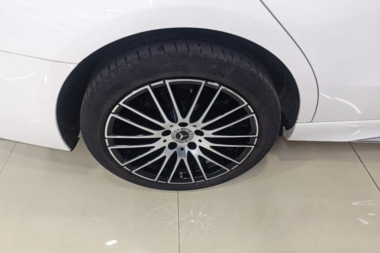 Used Mercedes-Benz C-Class 2024 Second Facelift C 260 L Sport Edition Right Rear Wheel Hub