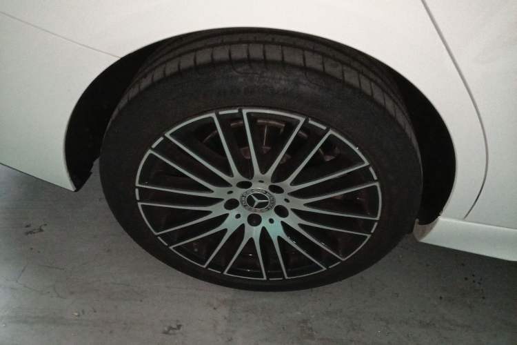 Used Mercedes-Benz C-Class 2024 Restyled C 260 L Sport Edition Right Rear Wheel Hub