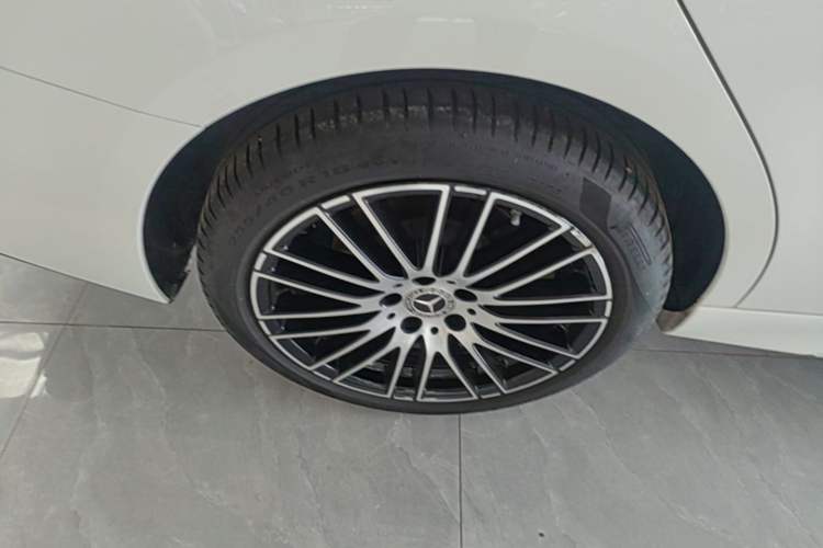 Used Mercedes-Benz C-Class 2024 Restyled C 200 L Sport Edition Right Rear Wheel Hub