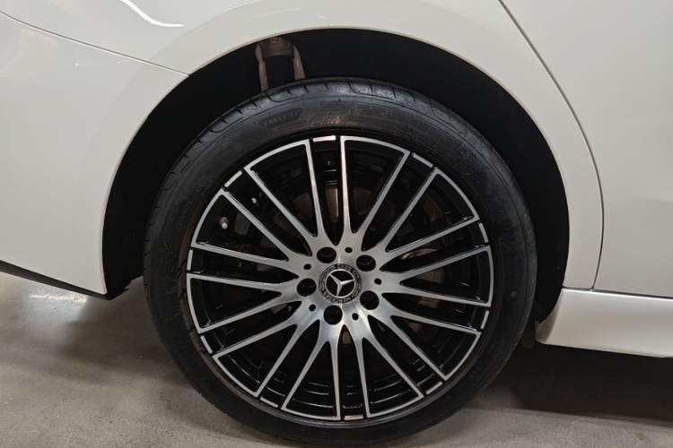 Used Mercedes-Benz C-Class 2024 Restyled C 260 L Sport Edition Right Rear Wheel Hub