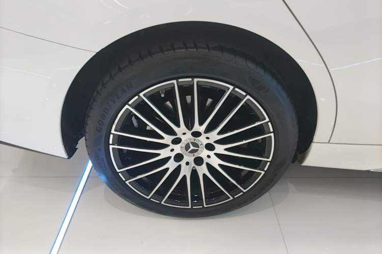 Used Mercedes-Benz C-Class 2024 Restyled C 260 L Sport Edition Right Rear Wheel Hub