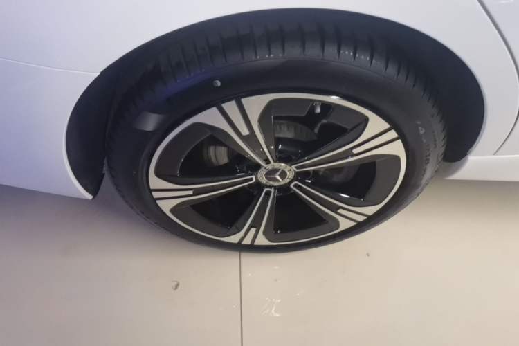 Used Mercedes-Benz C-Class 2024 Restyled C 260 L 4MATIC Sport Edition Right Rear Wheel Hub