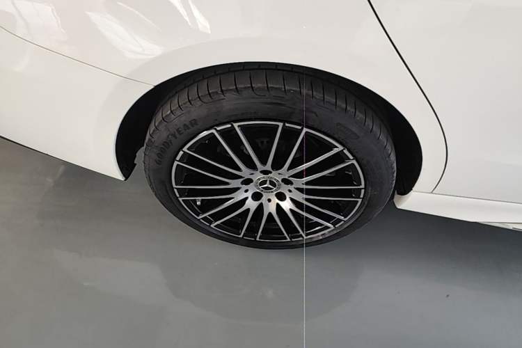 Used Mercedes-Benz C-Class 2024 Restyled C 200 L Sport Edition Right Rear Wheel Hub