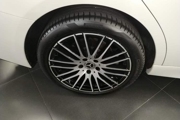 Used Mercedes-Benz C-Class 2024 Restyled C 260 L Sport Edition Right Rear Wheel Hub