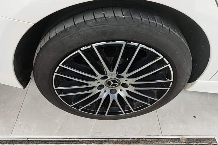 Used Mercedes-Benz C-Class 2024 Restyled C 260 L Sport Edition Right Rear Wheel Hub