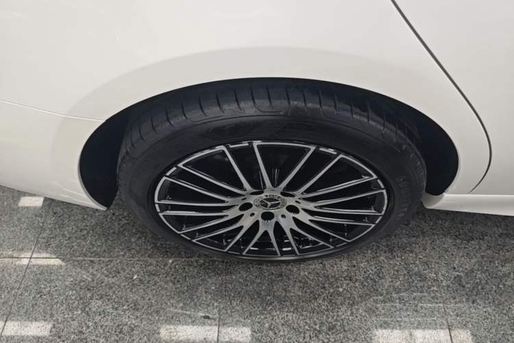 Used Mercedes-Benz C-Class 2024 Restyled C 260 L Sport Edition Right Rear Wheel Hub