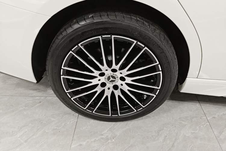 Used Mercedes-Benz C-Class 2024 C 200 L Sport Edition Right Rear Wheel Hub