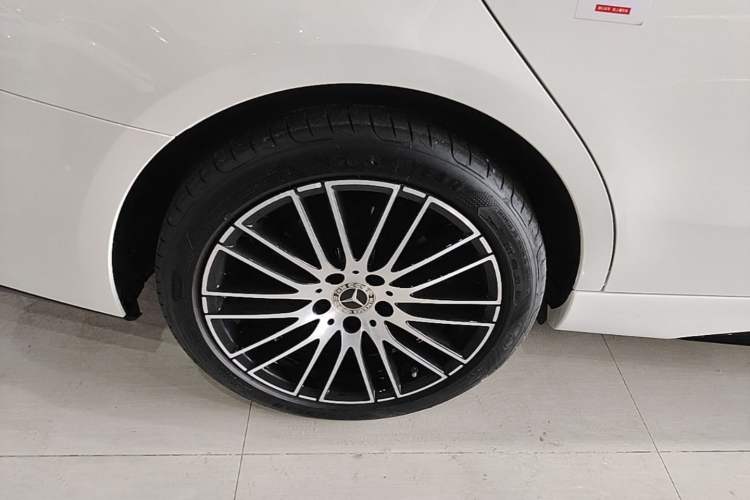 Used Mercedes-Benz C-Class 2024 Restyled C 260 L Sport Edition Right Rear Wheel Hub
