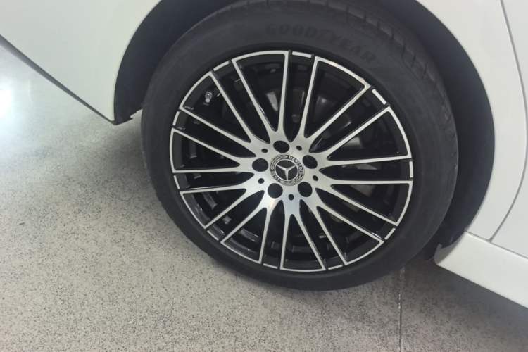 Used Mercedes-Benz C-Class 2024 Restyled C 260 L Sport Edition Right Rear Wheel Hub