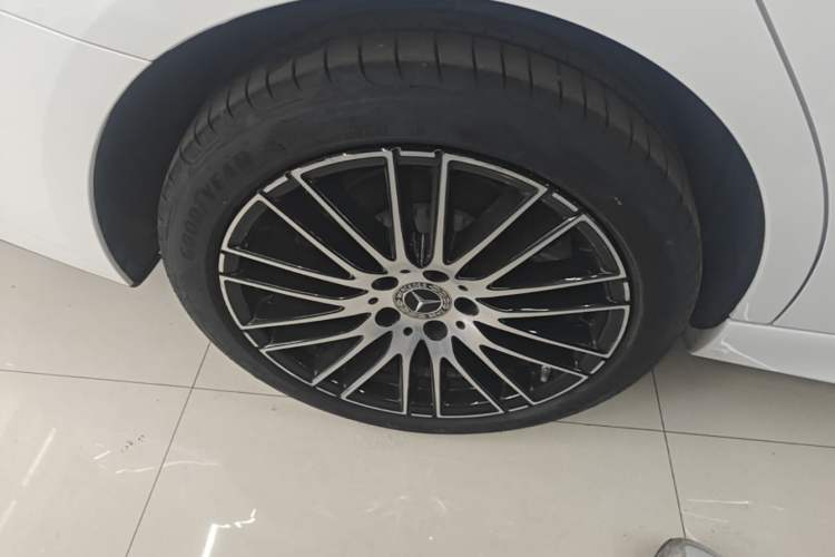 Used Mercedes-Benz C-Class 2024 C 200 L Sport Edition Right Rear Wheel Hub