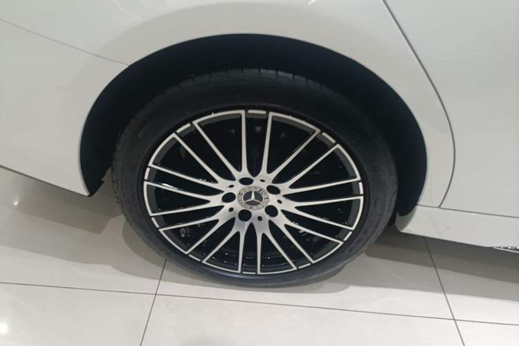Used Mercedes-Benz C-Class 2024 C 200 L Sport Edition Right Rear Wheel Hub