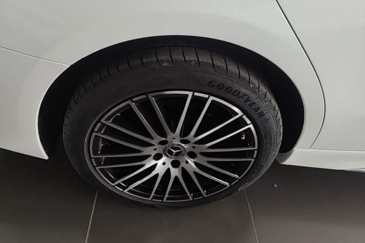 Used Mercedes-Benz C-Class 2024 Restyled C 260 L Sport Edition Right Rear Wheel Hub