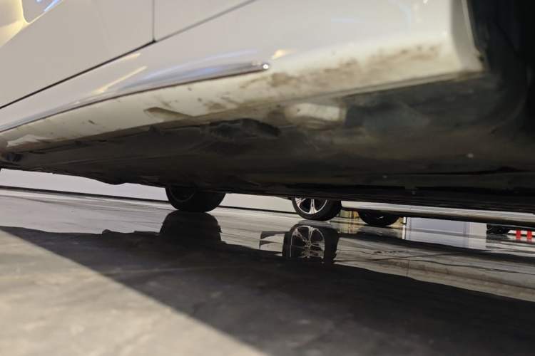 Used Mercedes-Benz C-Class 2024 Restyled C 260 L Sport Edition Right Side Sill