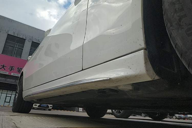 Used Mercedes-Benz C-Class 2024 Restyled C 260 L Sport Edition Right Side Sill