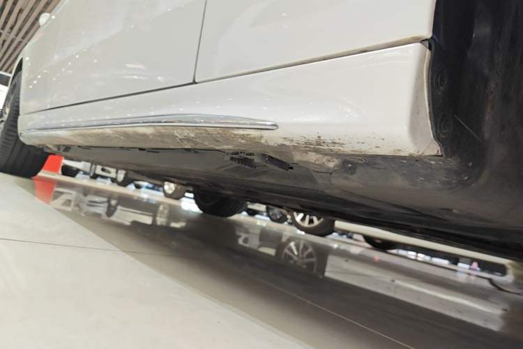 Used Mercedes-Benz C-Class 2024 Second Facelift C 260 L Sport Edition Right Side Sill