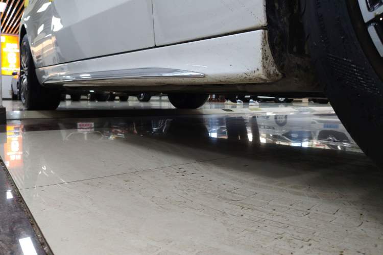 Used Mercedes-Benz C-Class 2024 C 200 L Sport Edition Right Side Sill