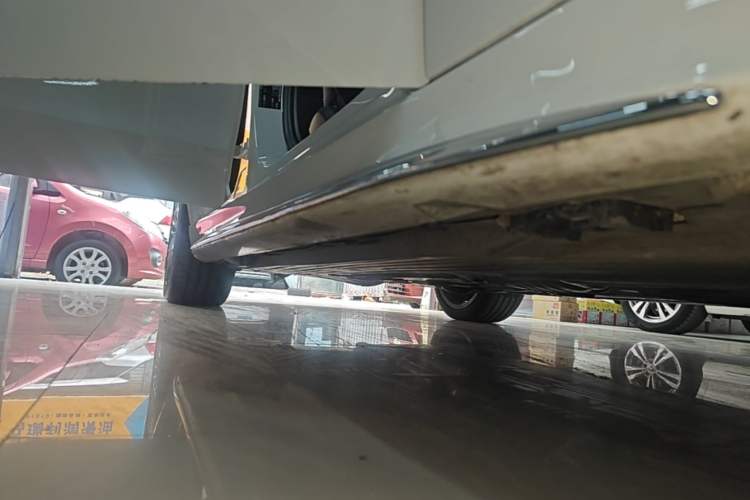 Used Mercedes-Benz C-Class 2024 Restyled C 260 L Sport Edition Right Side Sill