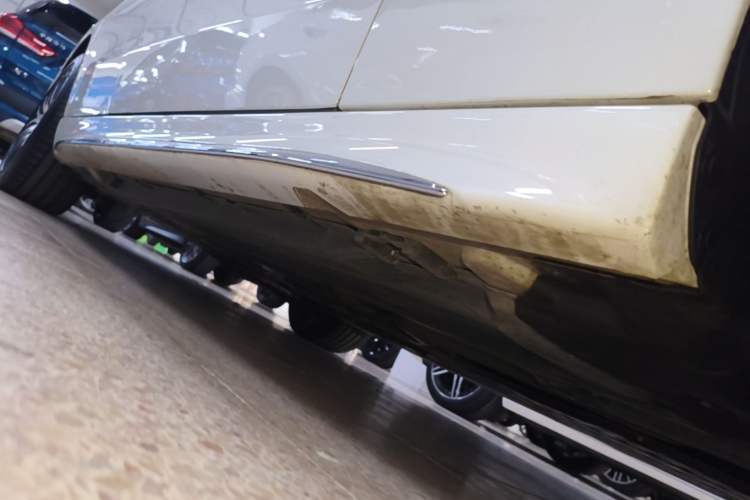 Used Mercedes-Benz C-Class 2024 Restyled C 260 L Sport Edition Right Side Sill