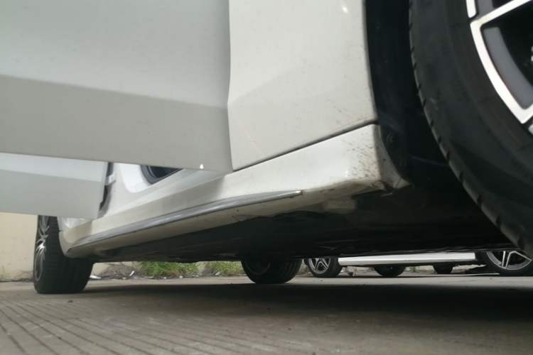 Used Mercedes-Benz C-Class 2024 Restyled C-Class 260 L Sport Edition Right Side Sill